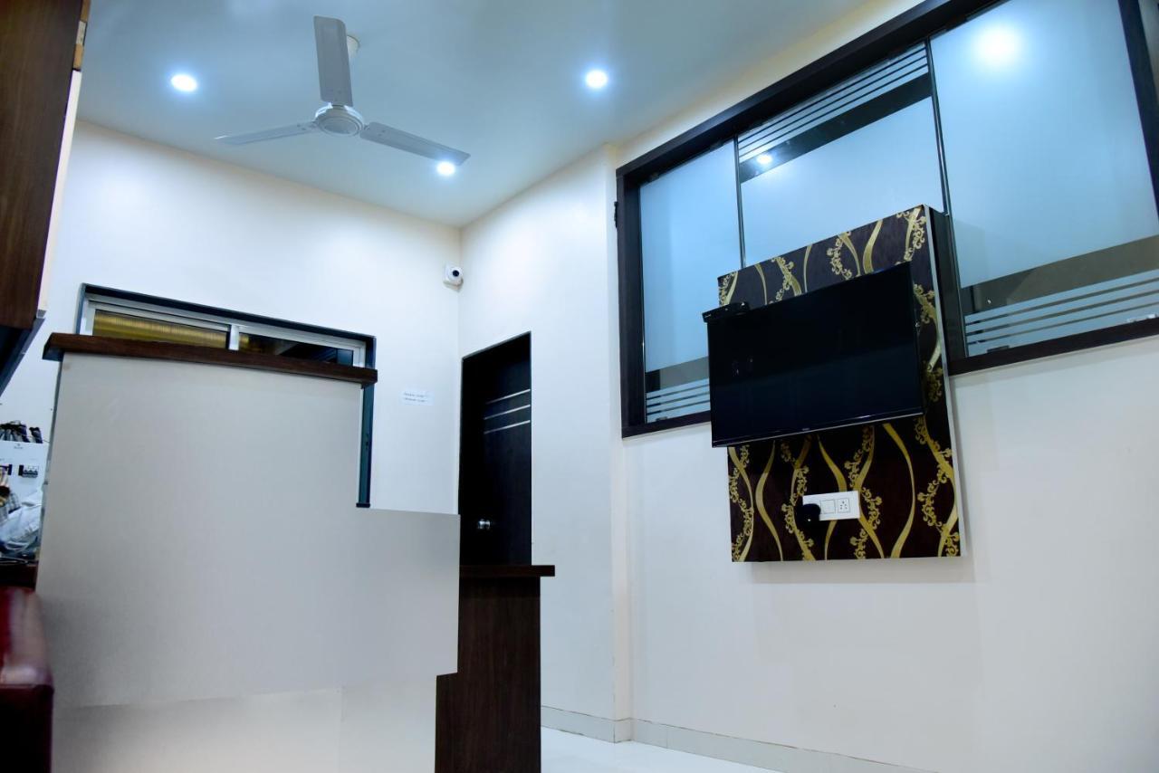 Hotel Pushpak Satara Extérieur photo